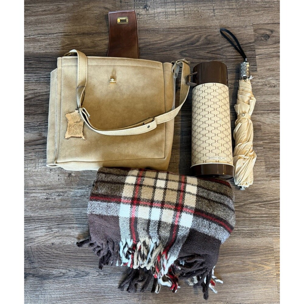 VTG Picnic Set Glass Aladdin Thermos Plaid Blanket & Umbrella Hazel Tote 1975